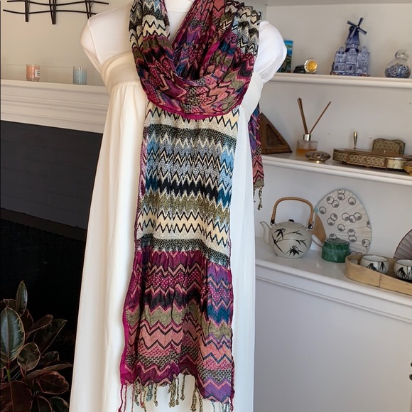 Multicolored zigzag pattern long scarf - Picture 3 of 5